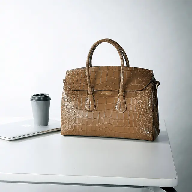 重厚感と軽やかカラーが魅力「バリー」のお仕事バッグ