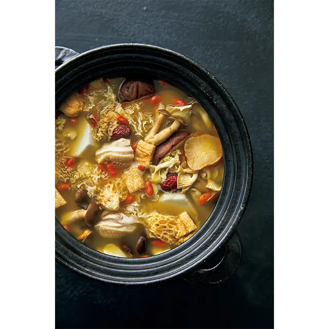 地鶏と木の子の薬膳鍋