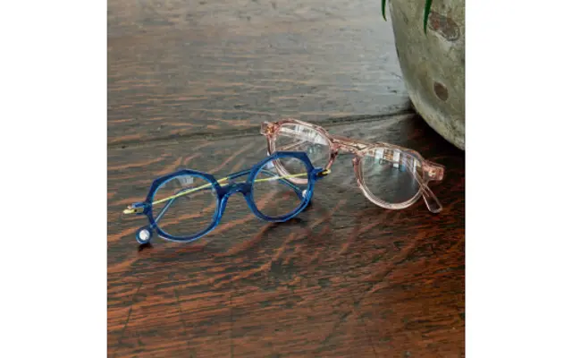 海外で人気のクリアなトランスルーセント