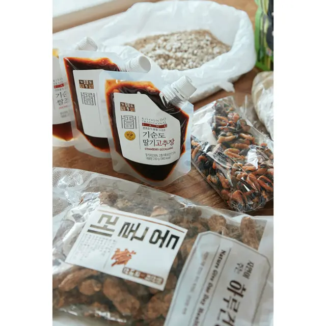 韓国の市場では日本では入手しにくい韓国食材を購入し、自宅でも本場の味を追究