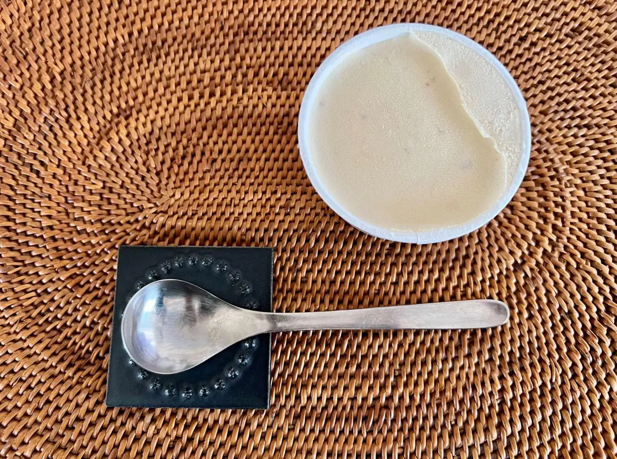 OurAge×Webエクラ　1日目は、普通のラムレーズンアイスクリーム（110ml／炭水化物22.3g：糖質のみの表示なし)。