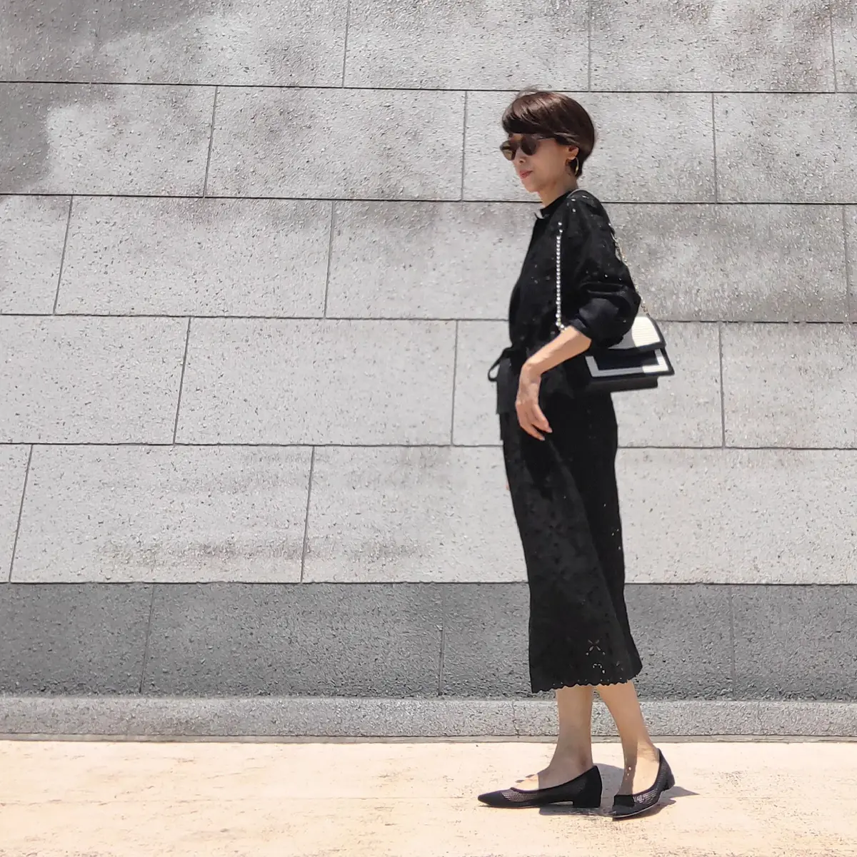 黒コーデ　ワンピース　レース素材　綿　