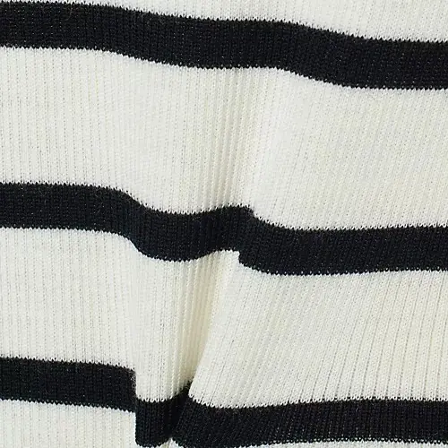 着心地もシルエットも極上な【50代 理想の画像_4