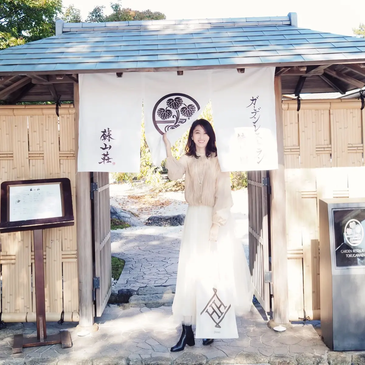 歴史的邸宅で寛ぐティータイムの画像_1