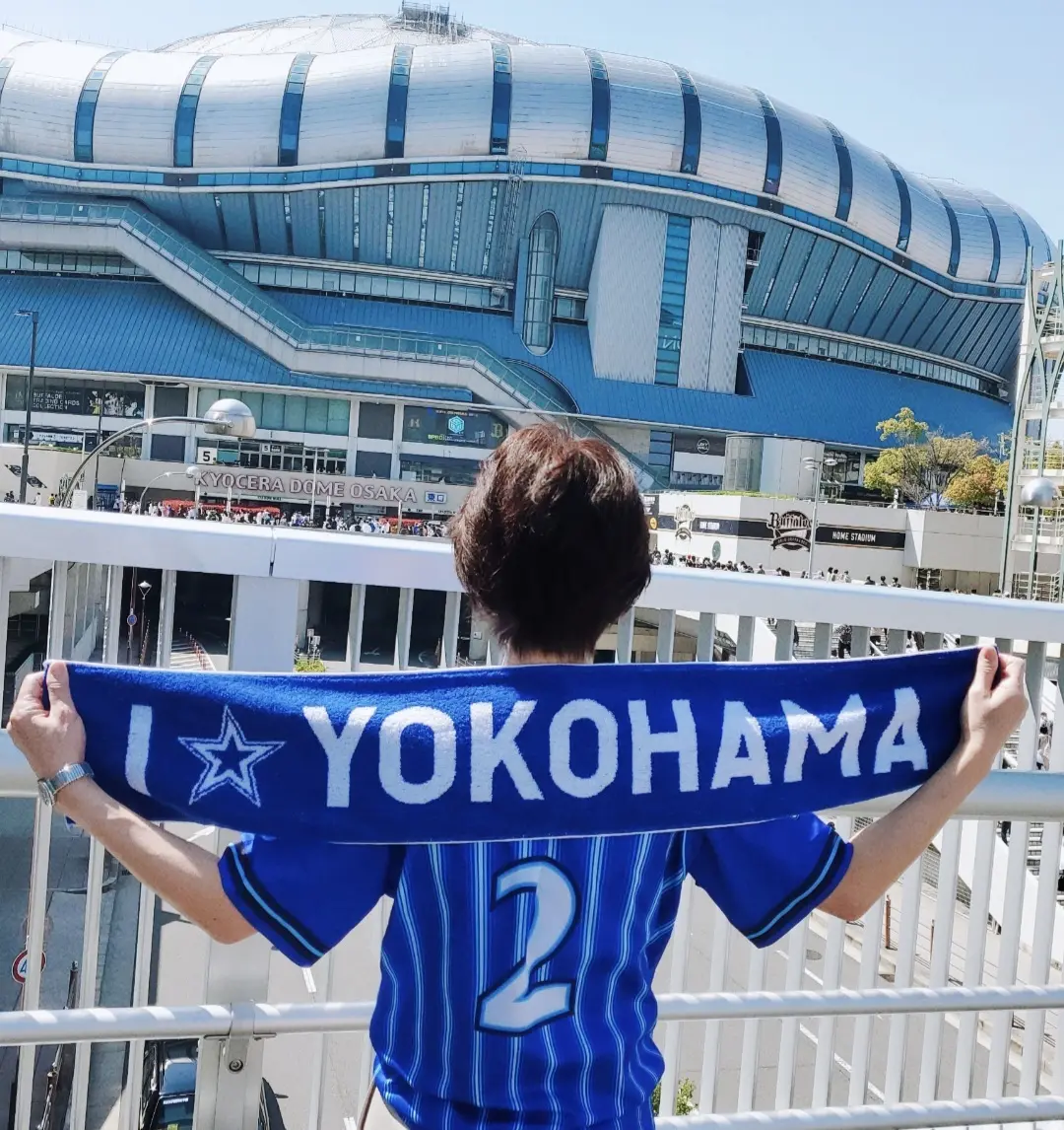 京セラドームをバックに。