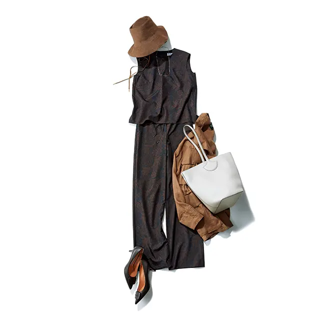 渋い配色のプリントは小物しだいで シーンレスに頼れる存在