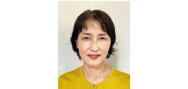 【50代髪型・ヘアスタイル】くせ毛を活かしたパーマで魅力度アップの“こなれショート”