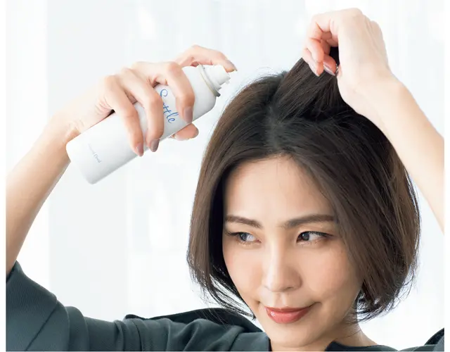 ドライシャンプーを頭頂部へ