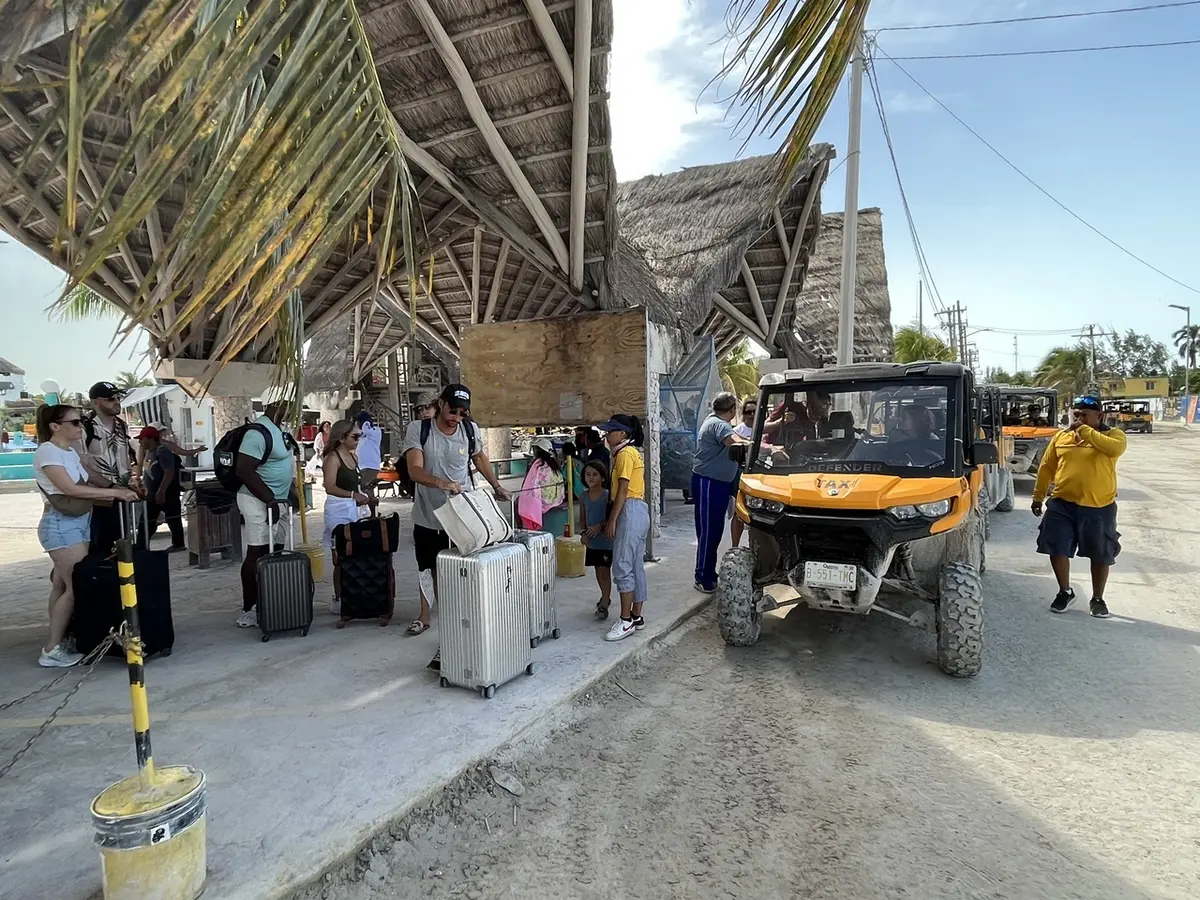 Holbox港 タクシースタンド