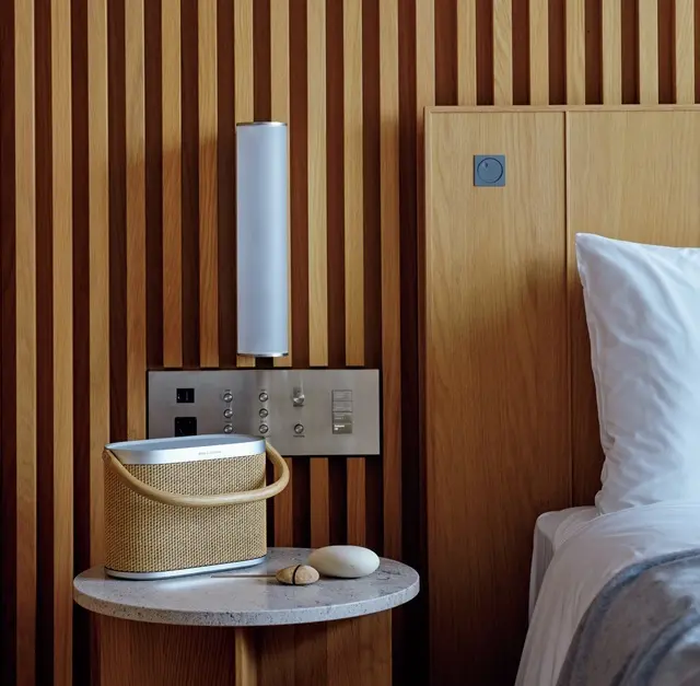ポータブルスピーカー「ベオサウンド A5 ノルディック ウィーブ」¥220,000／バング ＆ オルフセン ジャパン（バング ＆ オルフセン）