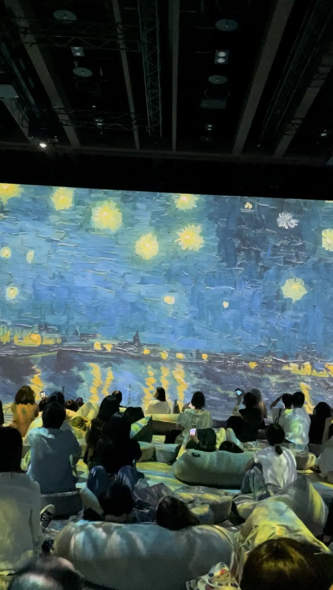 Immersive Museum TOKYO 2023、イマーシブミュージアムTOKYO 2023、ミュージアム内、映像、ゴッホ、フィンセント・ファン・ゴッホ、ポスト印象派、印象派、フィンセント・ヴィレム・ファン・ゴッホ