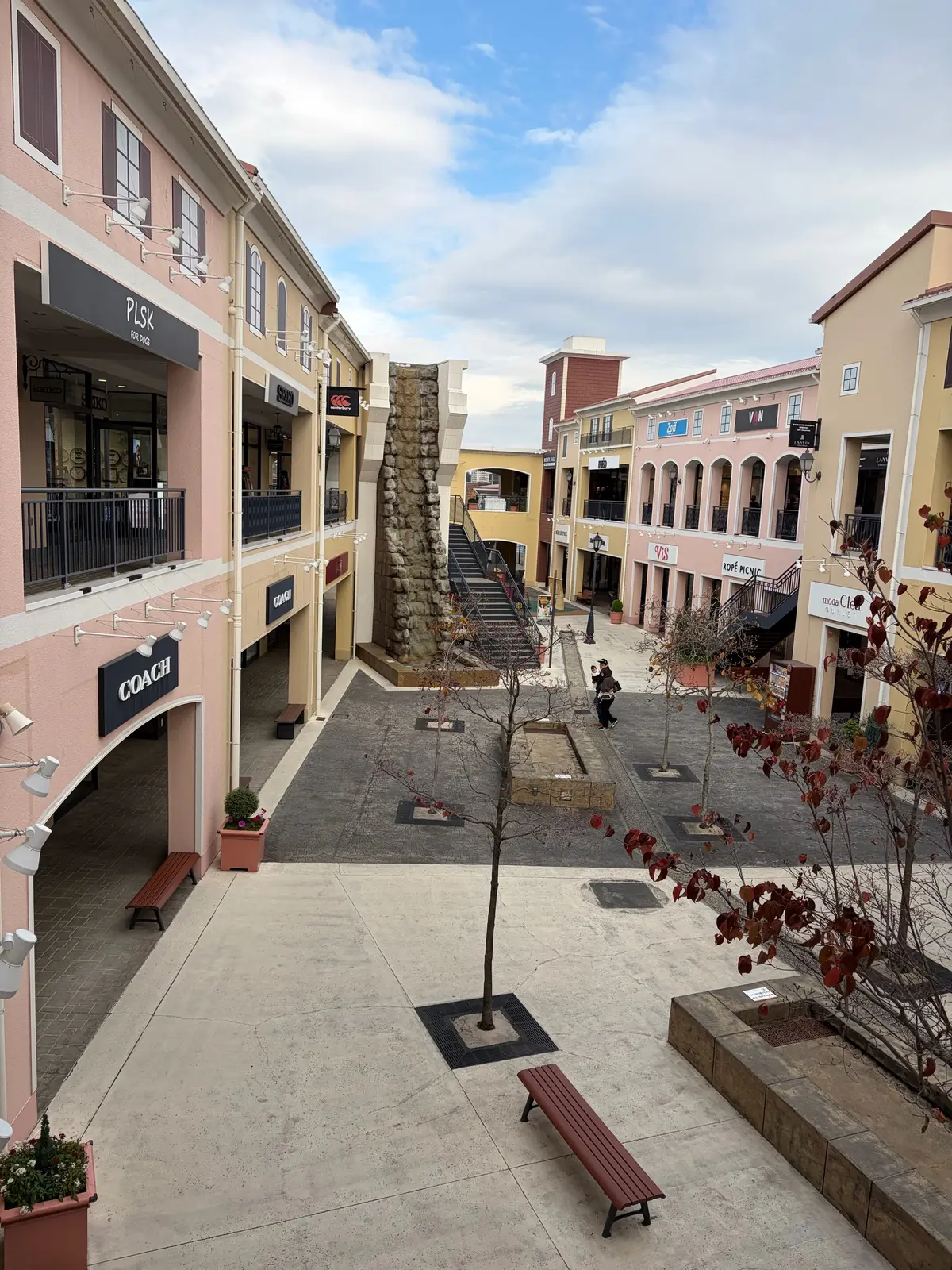 ブラックフライデー　アウトレット　セール　年末セール　BEAMS  N. フランフラン　マイケルコース　GODIVA  生キャラメルショコリキサGU  オリエンタルトラフィック  三井アウトレットパーク多摩南大沢