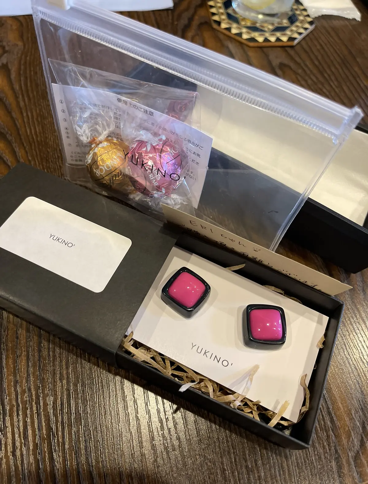 ハート柄ニットでタイ料理とアクセサリーのの画像_6