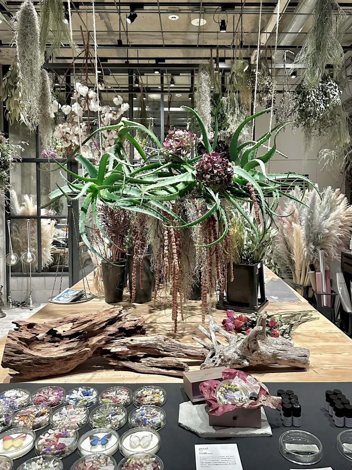 茅場町「BANK」にあるフラワーショップ「fete」