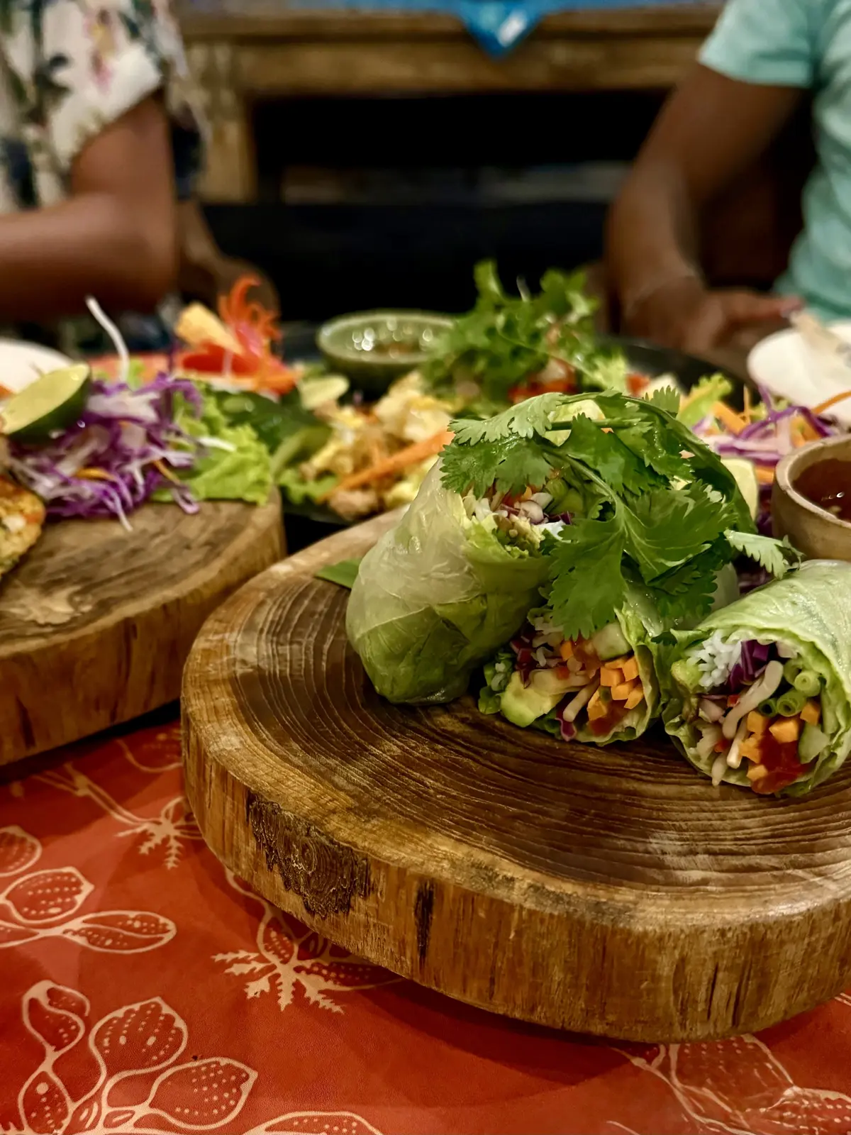 50代夫婦旅行　BALI 　バリ島　サヌール　サヌールビーチ　タイレストラン　Ulu　料理写真　生春巻き