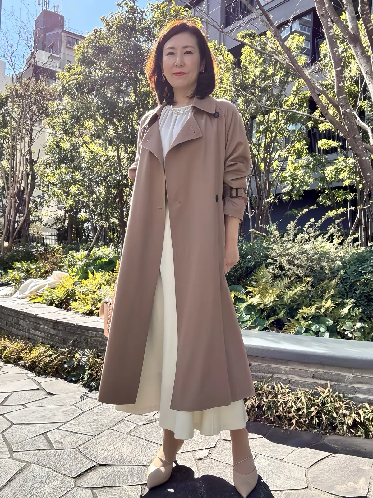 春を先取り・ブラウントレンチとニットコーの画像_1