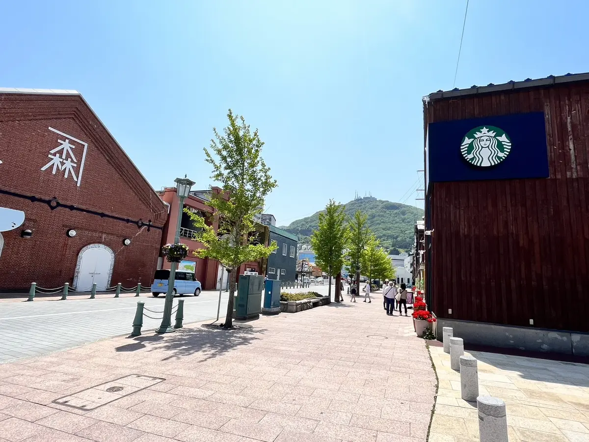 金森赤レンガ倉庫。スタバも溶け込んでいます。