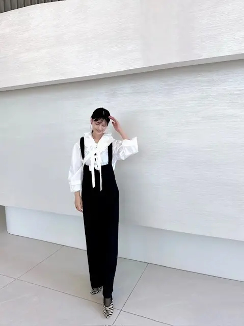 DRAWER フリルブラウスとサロペット