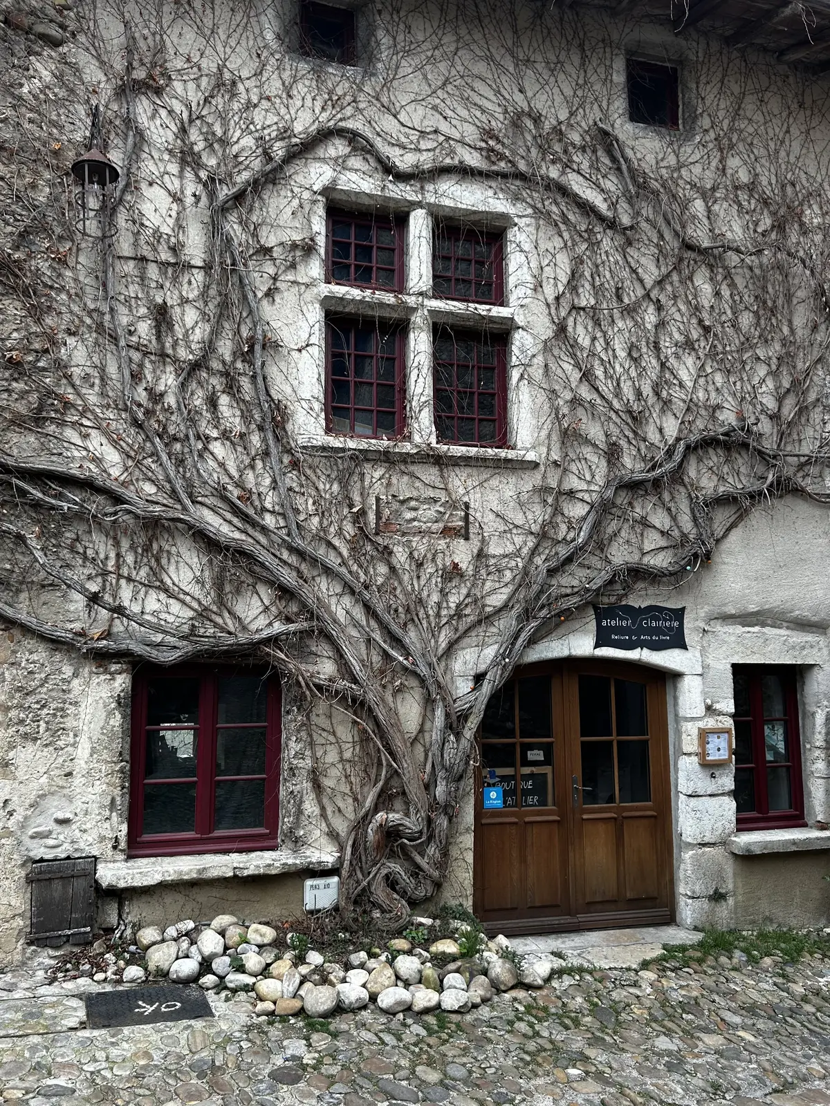 フランスの最も美しい村　　Pérouges (ペルージュ) 