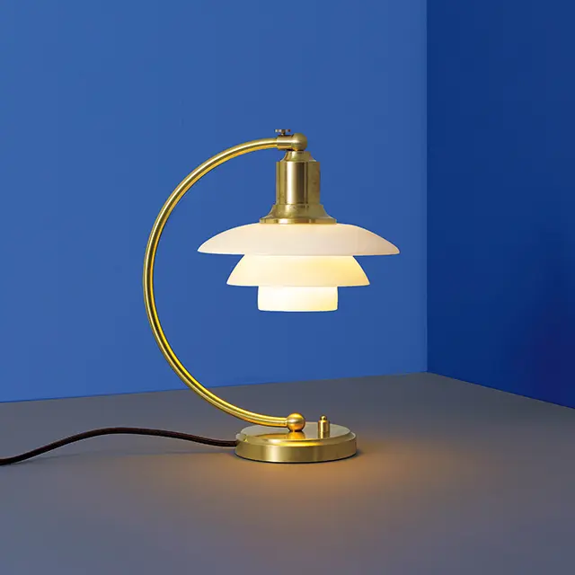 ルイスポールセンの 「PH 2/2 Luna テーブルランプ」