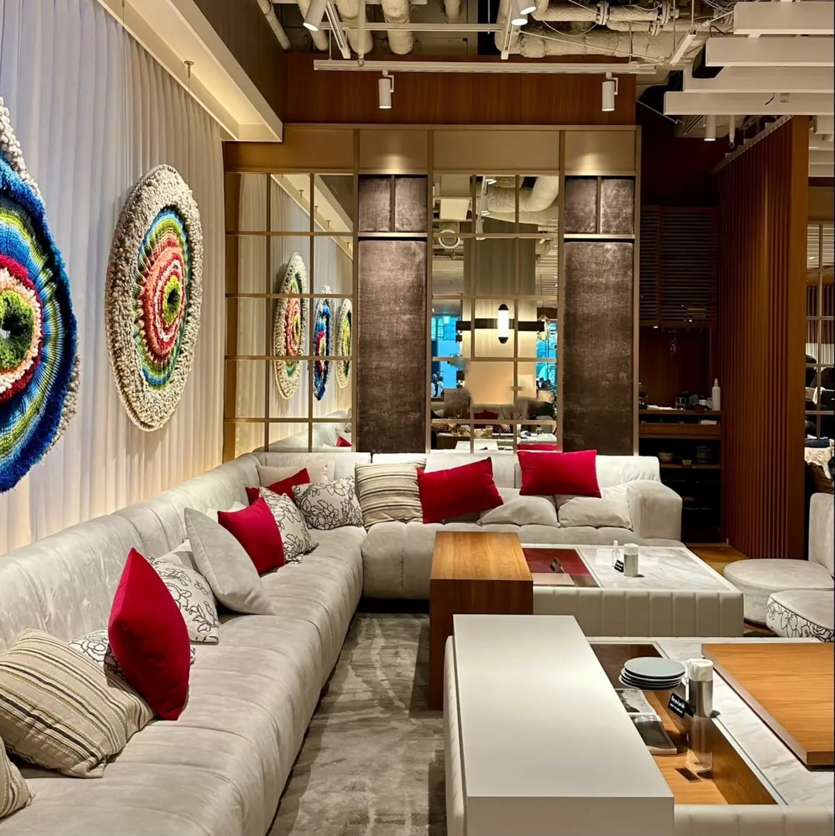 東京駅丸の内ビルディング１階　レストラン「THE FRONT ROOM」店内写真