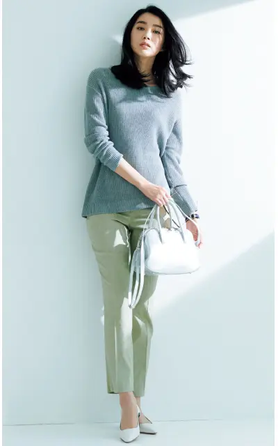 シックなセージとグレーの配色