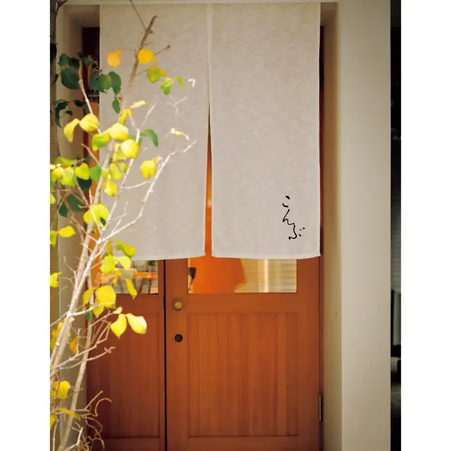 料理教室やラボとしても活用するため、柔らかい雰囲気の入口