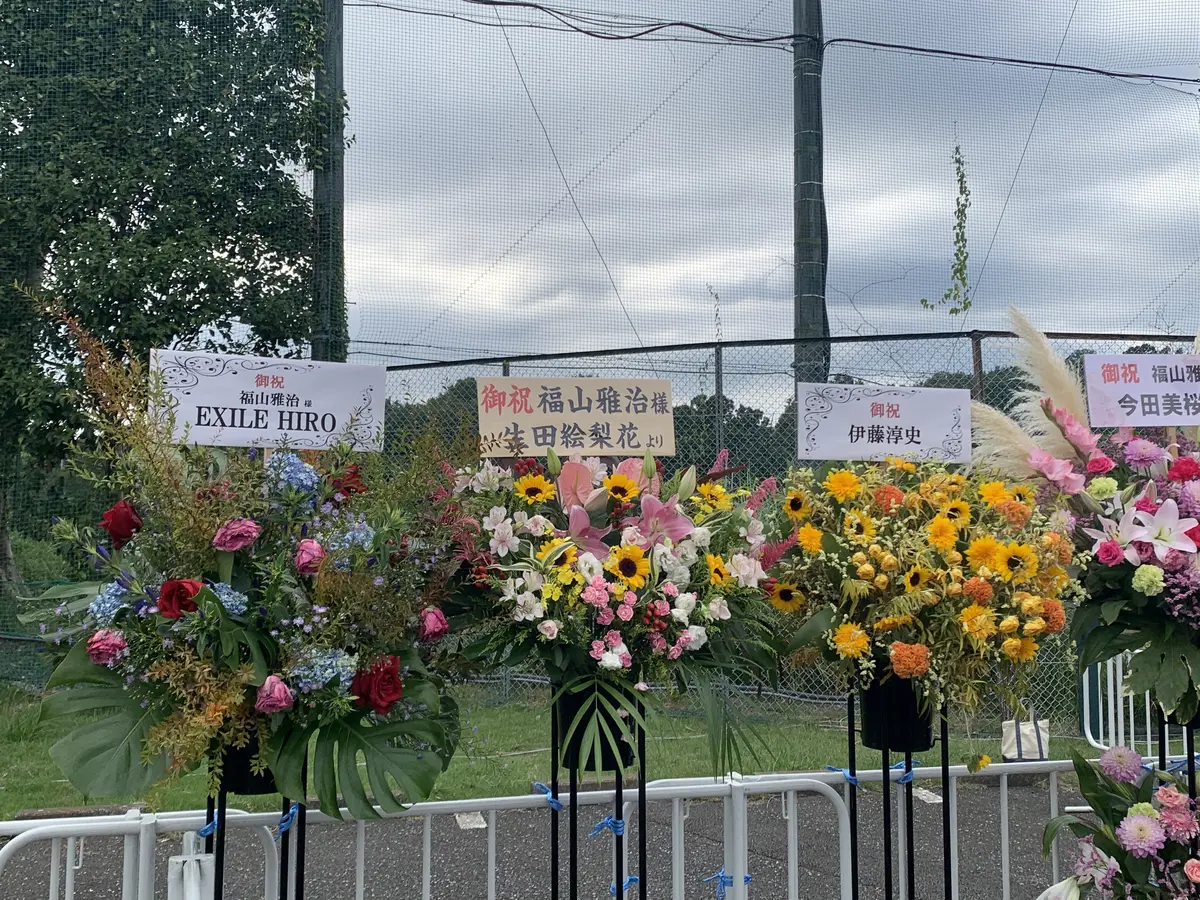 EXILE　HIROや生田絵梨花からも花束が贈られた福山雅治のライブ会場
