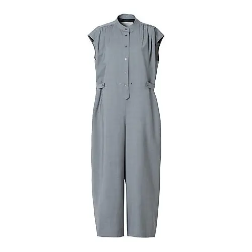 富岡佳子さんがまとう、大人を美しく見せるの画像_2