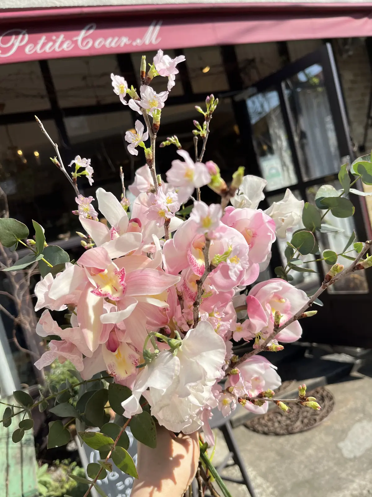 楽しみにしていた桜のブーケを束ねにの画像_2