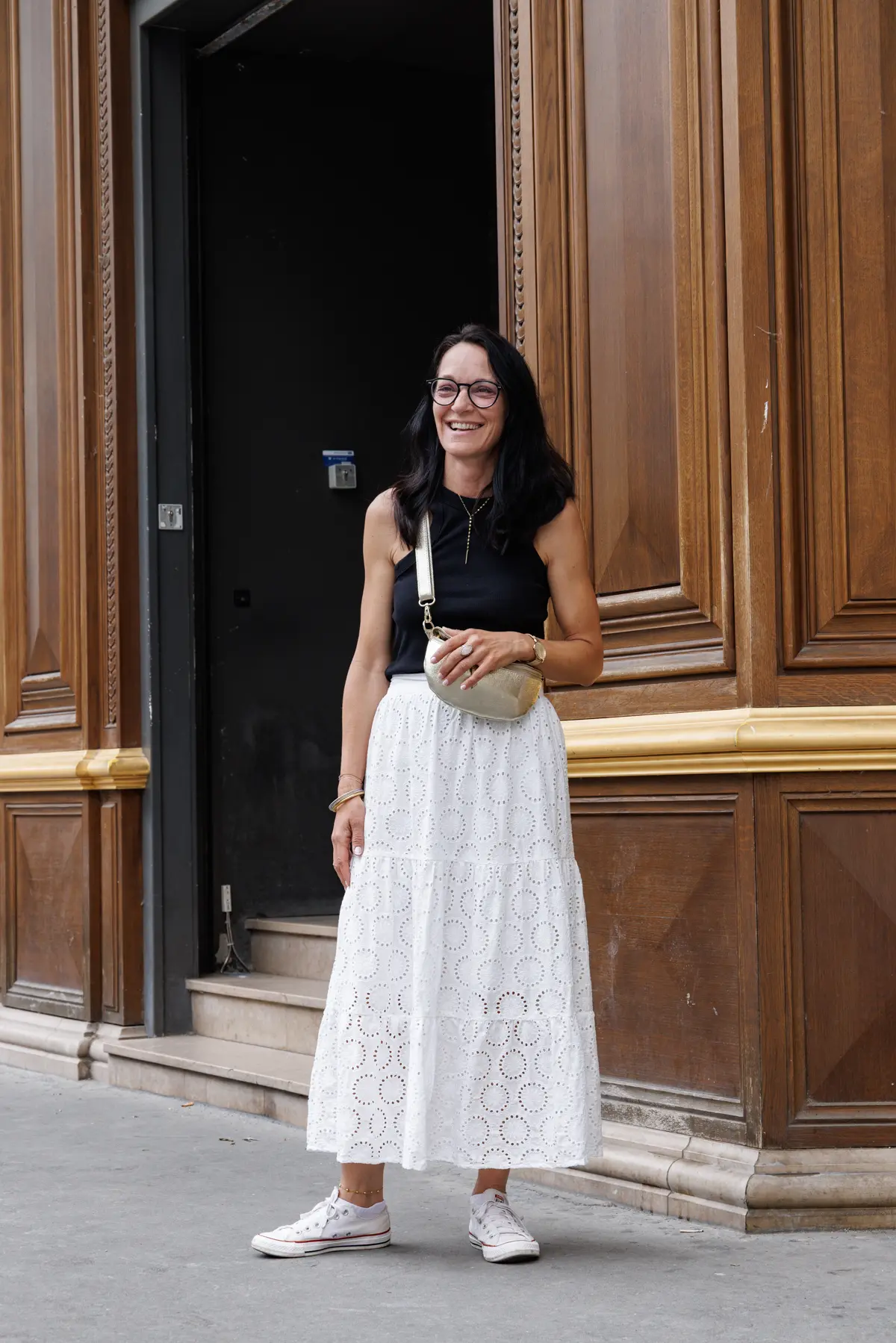 白スカ―トの甘さをおさえて着こなしたアンジェリークのスタイル