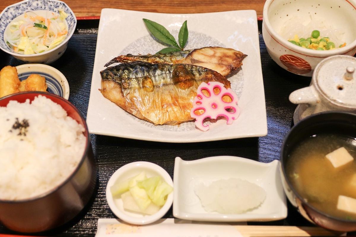 「ごはん処 矢尾定」塩さば定食 1,100円