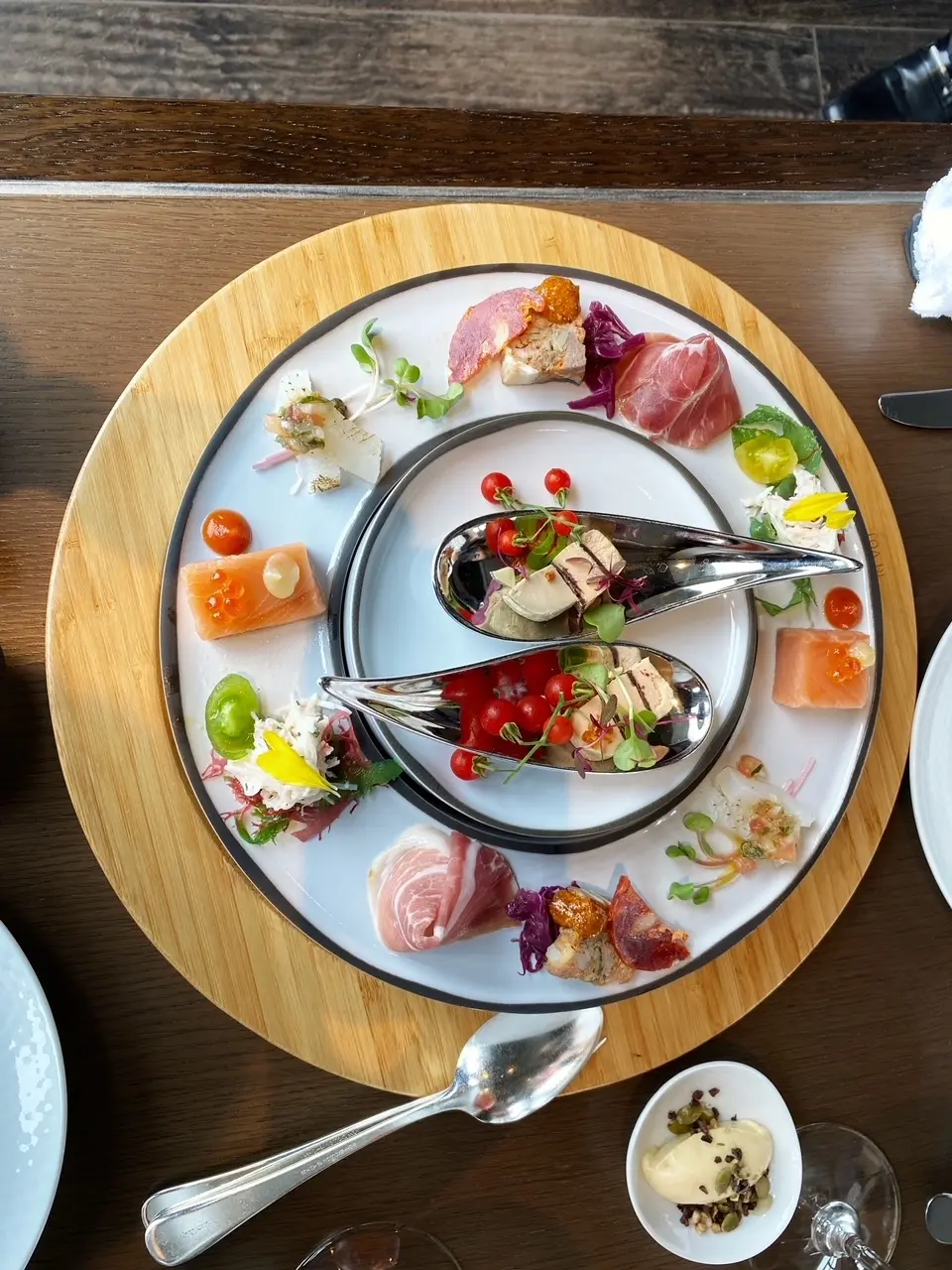 ZARAの美シルエットワンピ×黒1点投入の画像_6