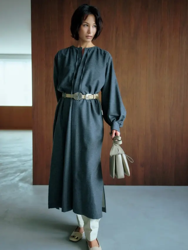 アクセサリー感覚のコンチョベルトでワンピースが表情豊かに