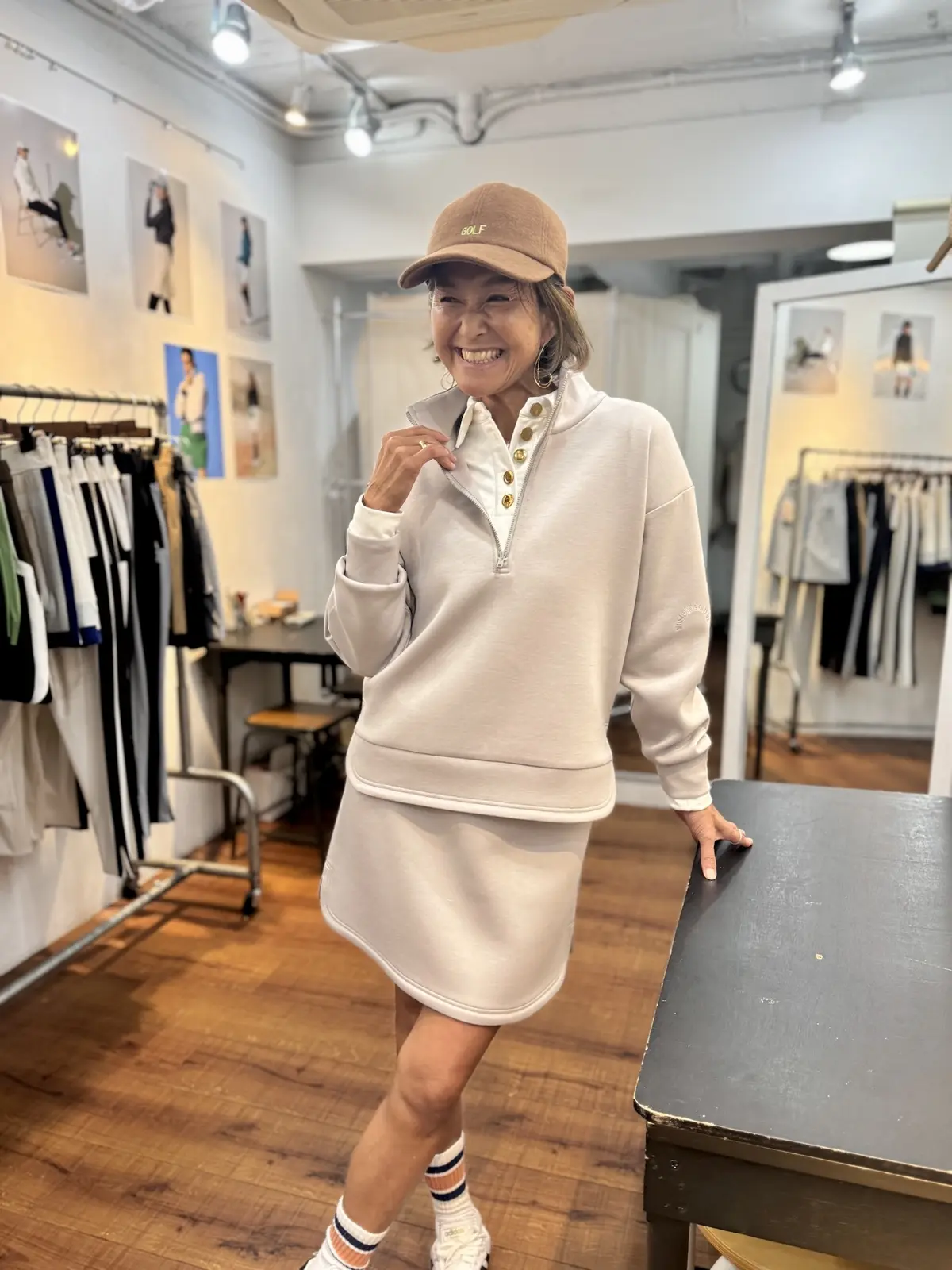 TMG 秋冬おすすめゴルフコーデ ジップアッププルオーバー トラペーズスカート プルオーバーシャツ