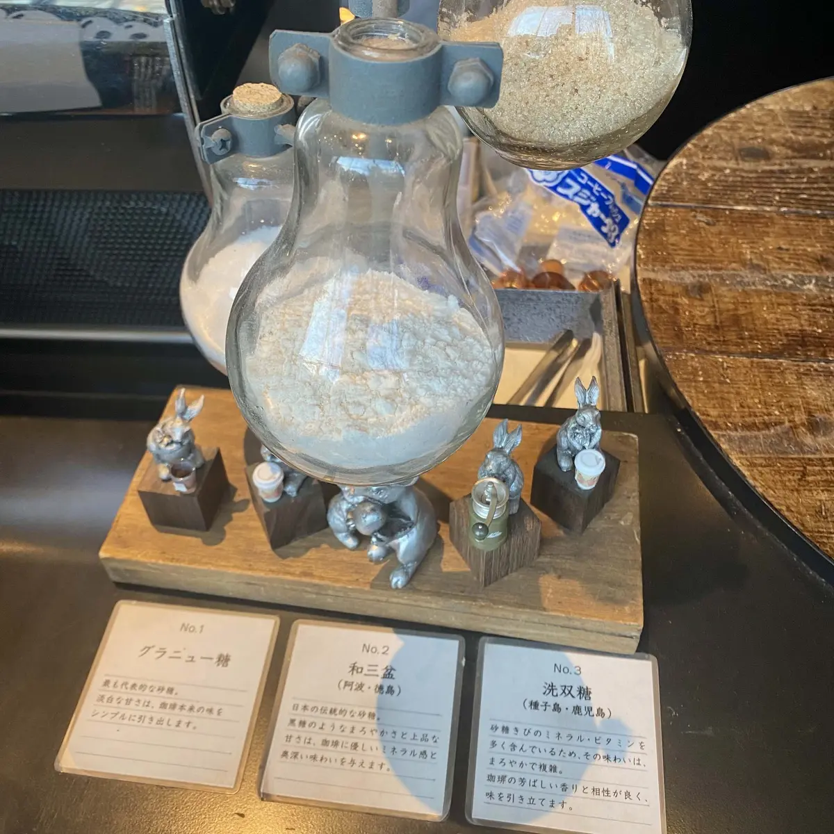 白スニーカーで今年初カフェへの画像_5