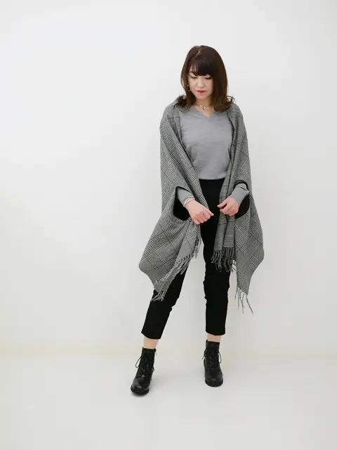 GLOBALWORKのストールを羽織りました。