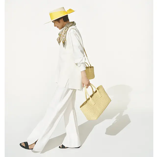 小物でリズミカルに添えた フレッシュな色に心浮き立つ