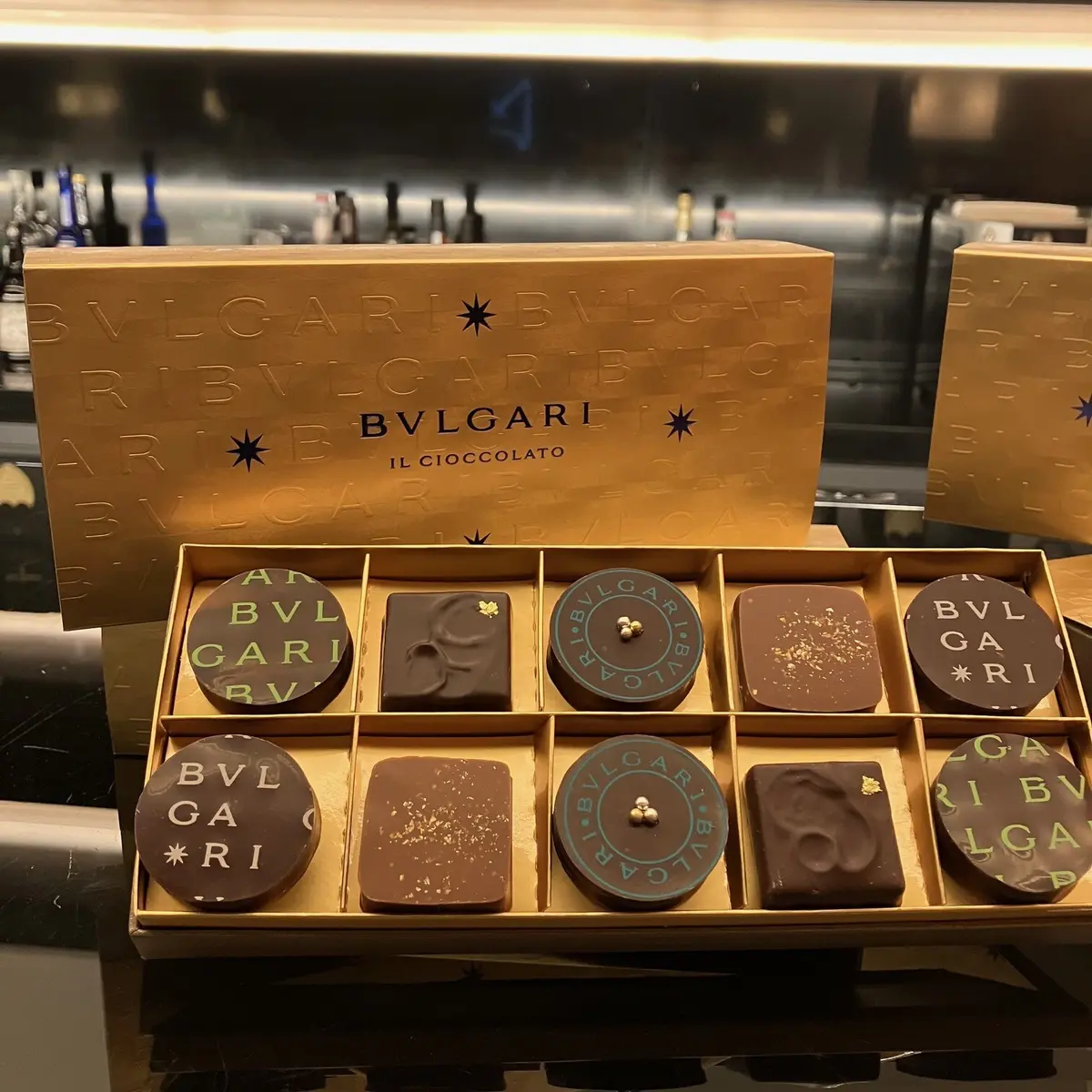 ブルガリ イル・チョコラート「サン・ヴァレンティーノ 2024」10個入り￥14,000（税込）