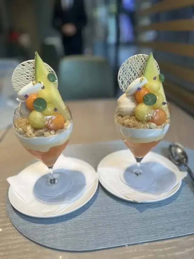 オススメのスニーカー♪アディダスサンバオリジナルスでパフェ活へ