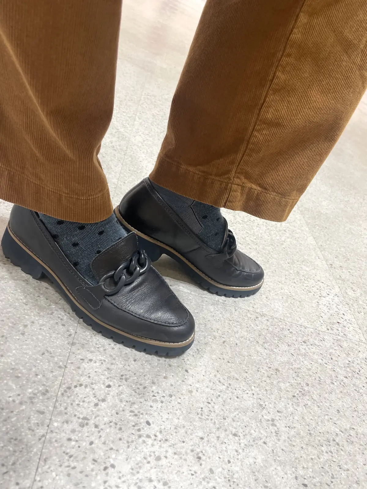 UNIQLOタートルにコーデュロイパンツの画像_3