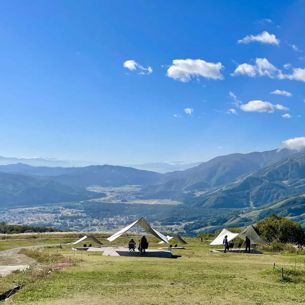 岩岳マウンテンリゾート内の展望ピクニックラウンジ
