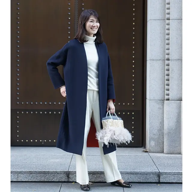 冬のホワイトタートル×ネイビーのノーカラーコート