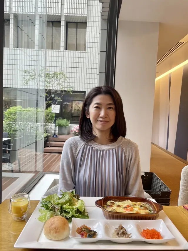 ヨックモックのレストラン、BLUE BRICK LOUNGEブルーブラックラウンジ