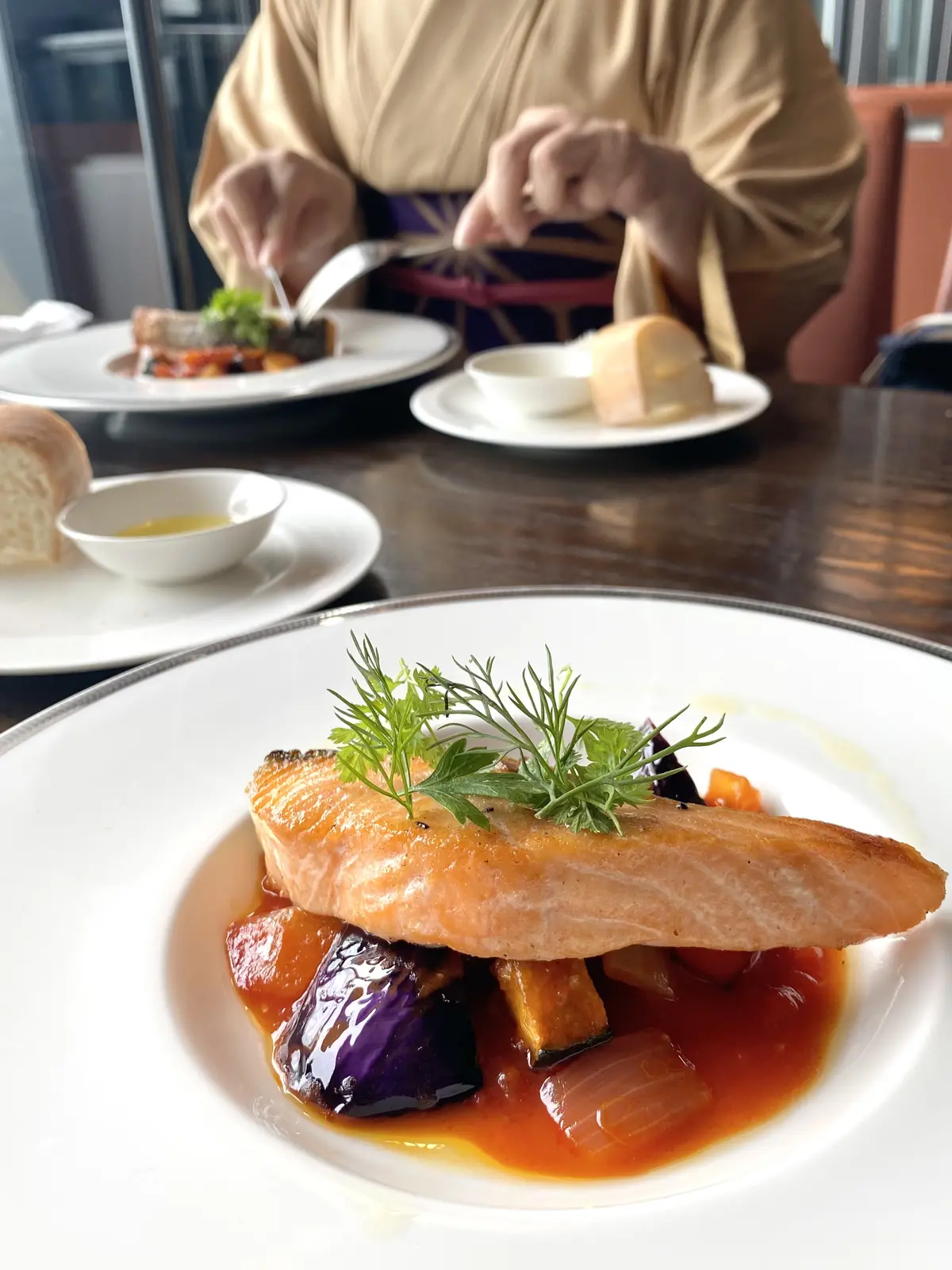 R restaurant＆bar メイン