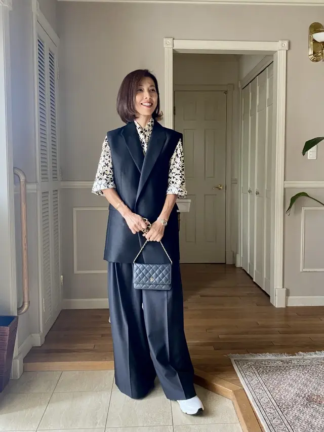 柄ブラウスで秋コーデの画像_2