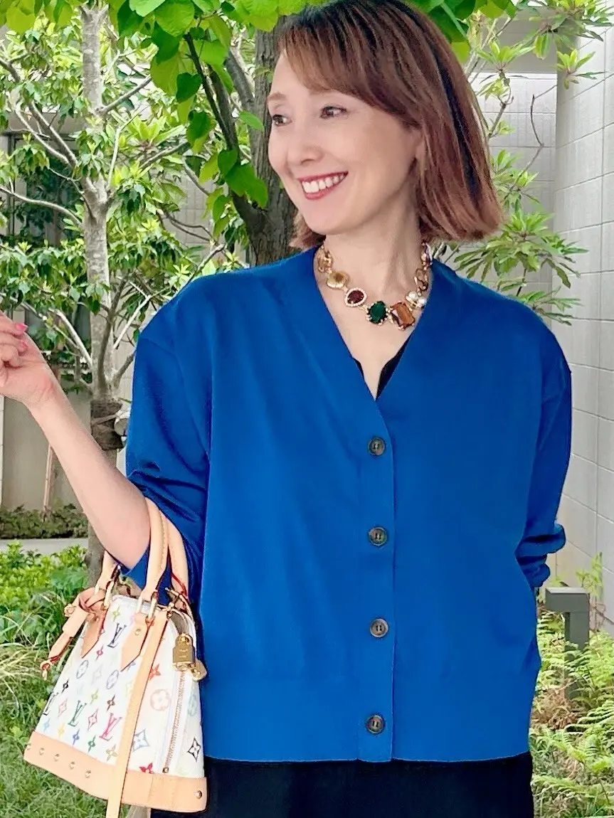 V開きで首元すっきり！E by eclaの画像_2