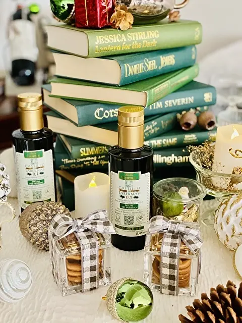 ガラス器にプリッツェルを入れてリボンを♡