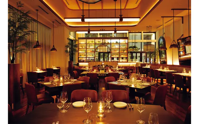 メインダイニングは64席。ほかに個室も2室ある