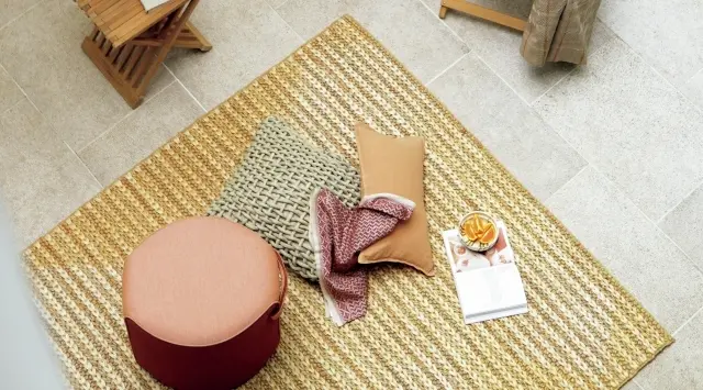 麻製のラグ「ガニー ラグ」 など